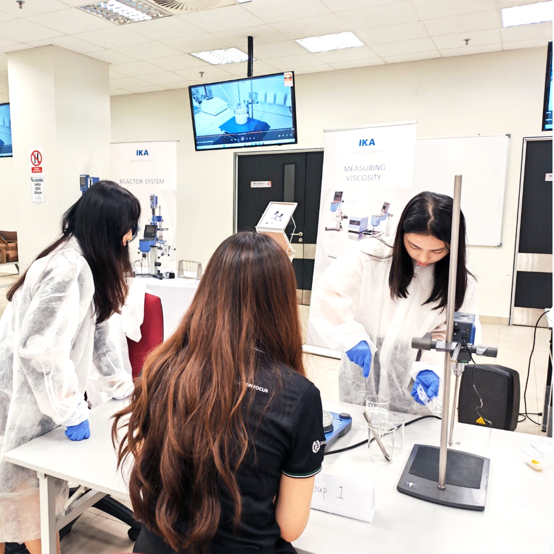 Hony lidera las tendencias de belleza y cuidado personal en un seminario en Malasia
